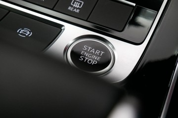 https://vehicle-cdn.autoleague.cloud/30640_U109944_14.jpg