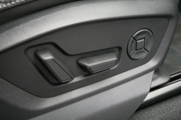 https://vehicle-cdn.autoleague.cloud/30640_U109944_24.jpg