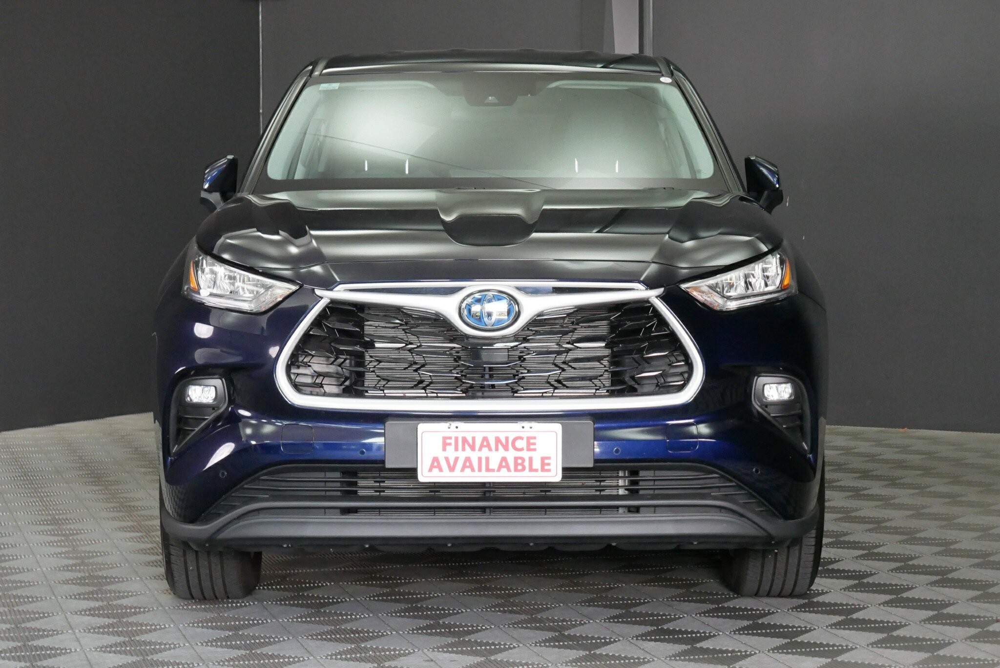Toyota Kluger image 2