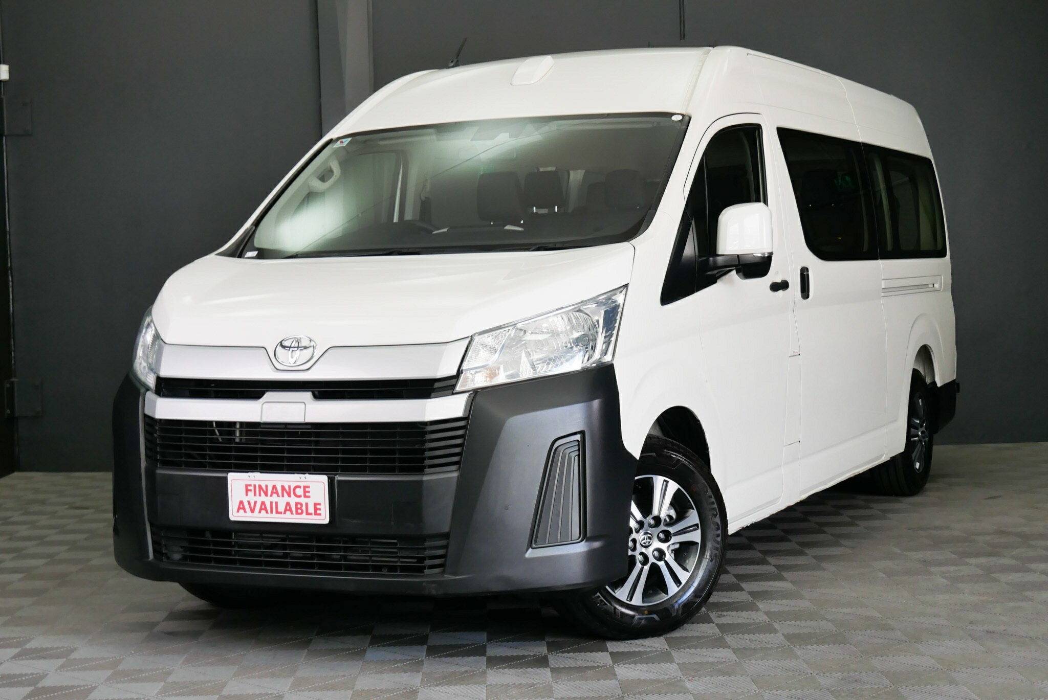 Toyota Hiace image 3