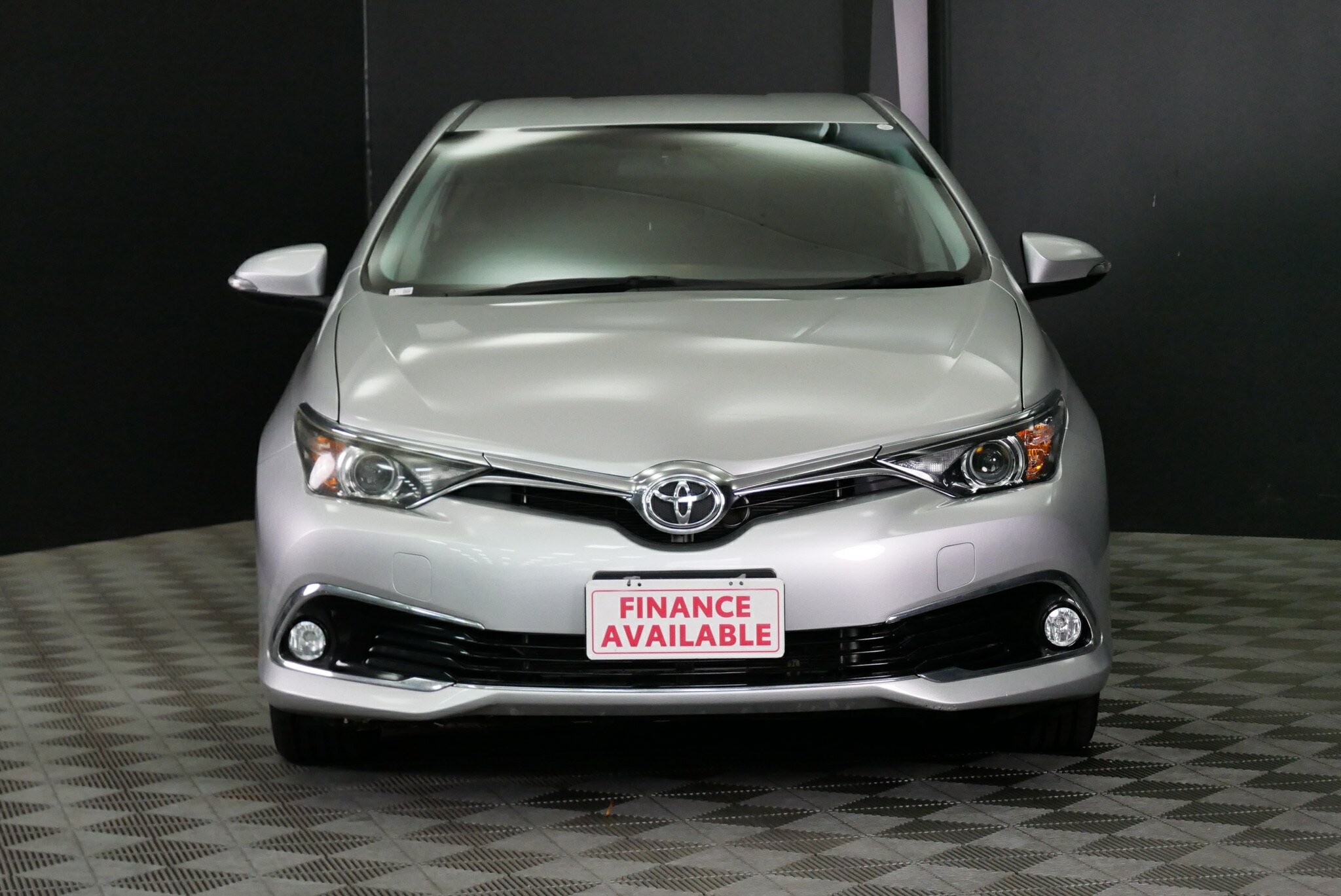 Toyota Corolla image 2