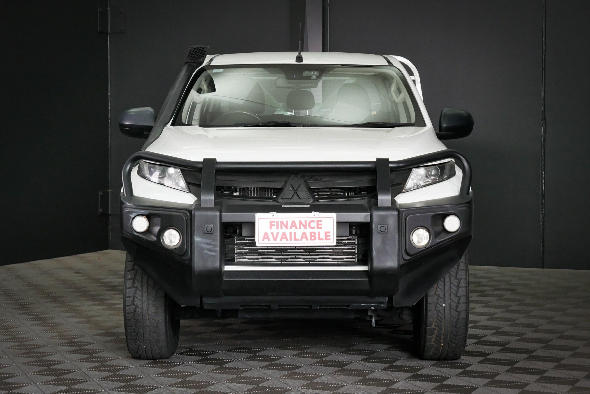 Mitsubishi Triton image 2