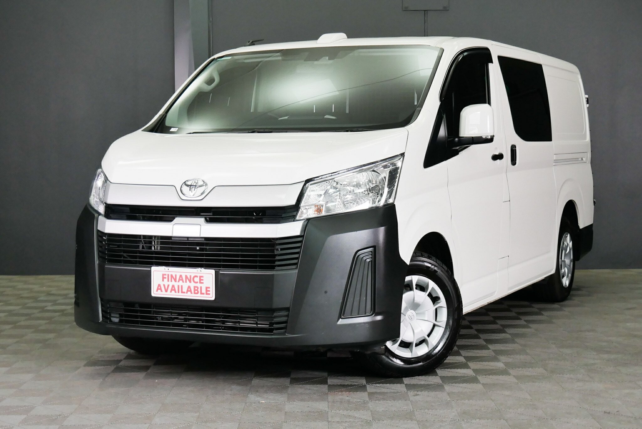 Toyota Hiace image 3