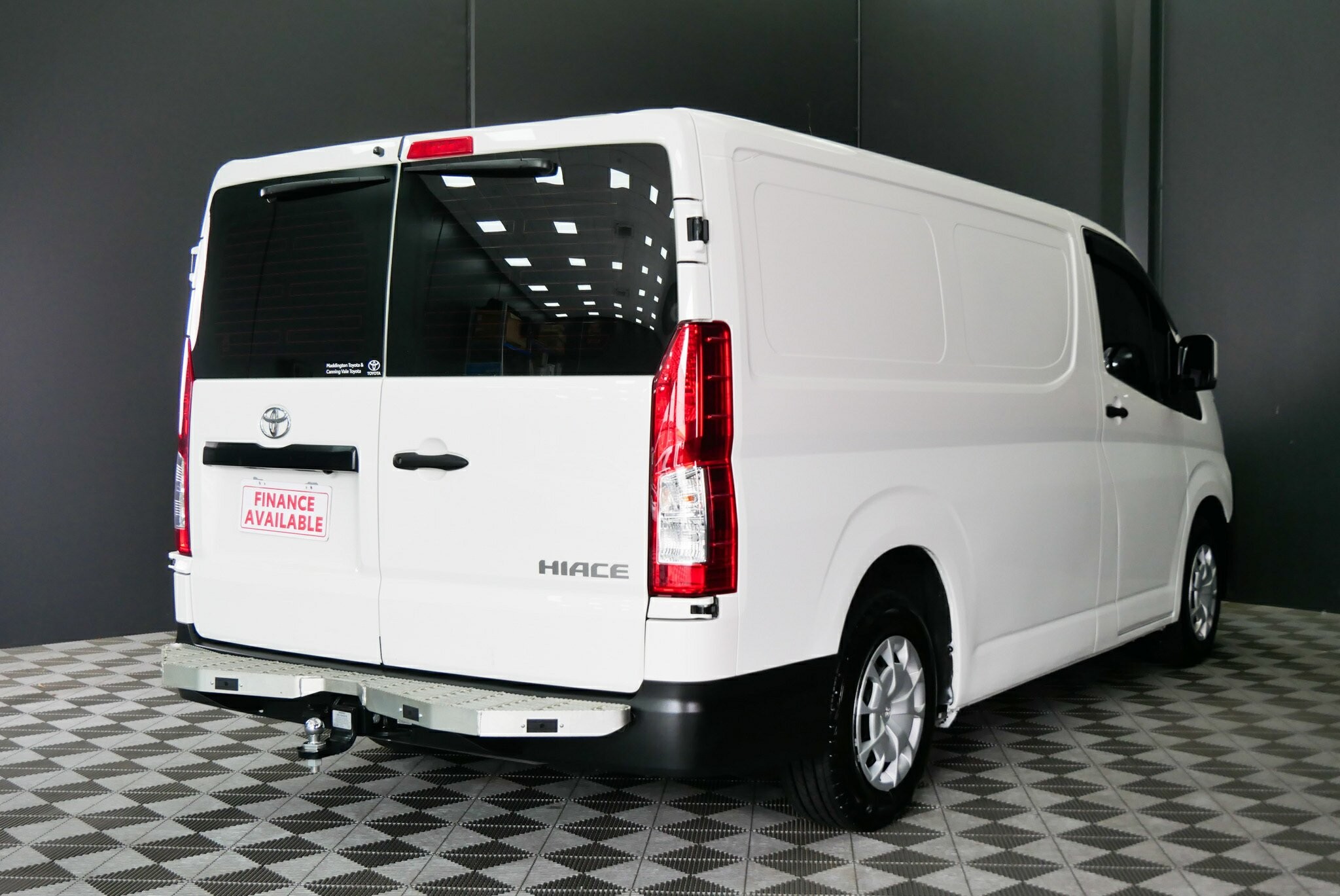 Toyota Hiace image 4