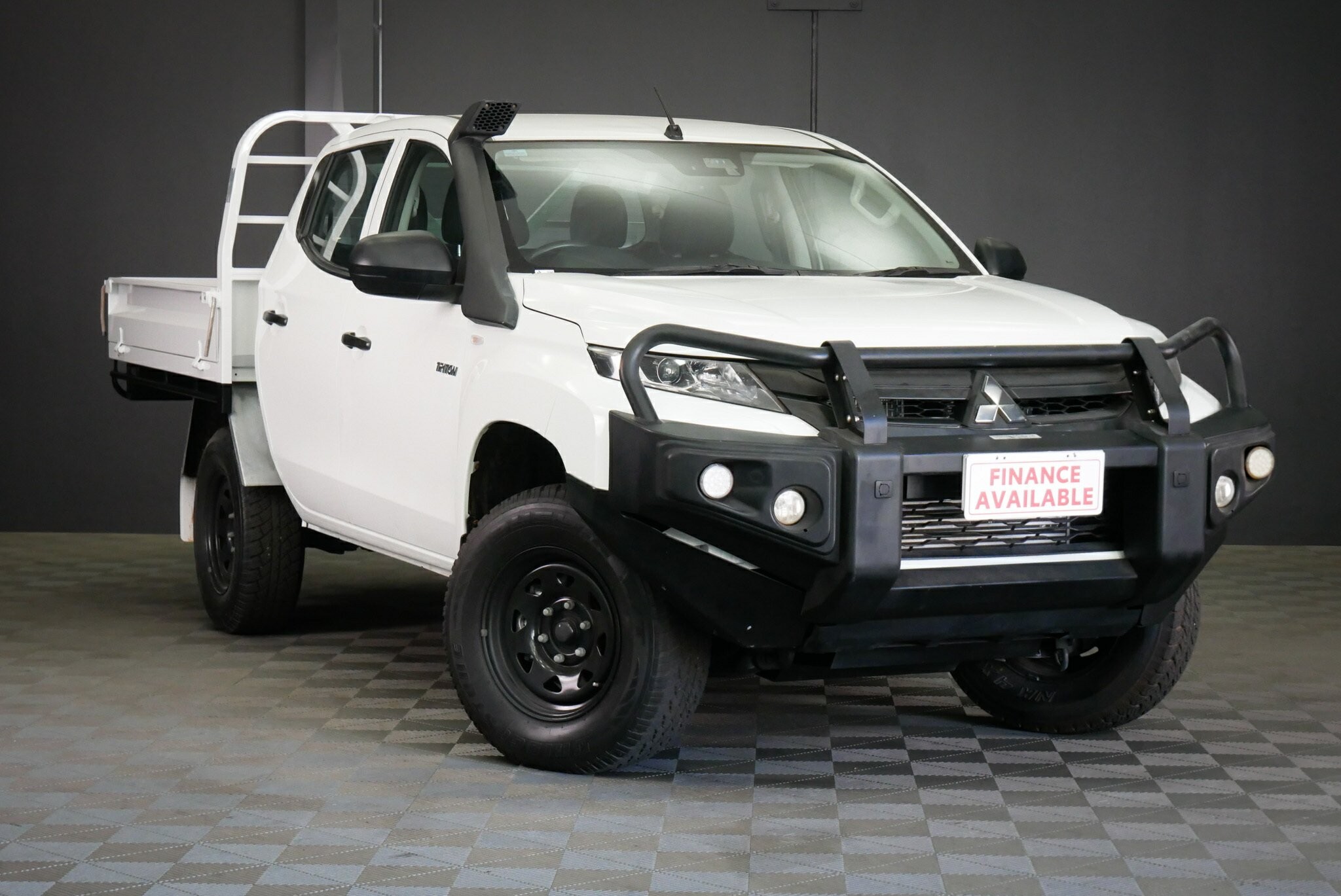 Mitsubishi Triton image 1