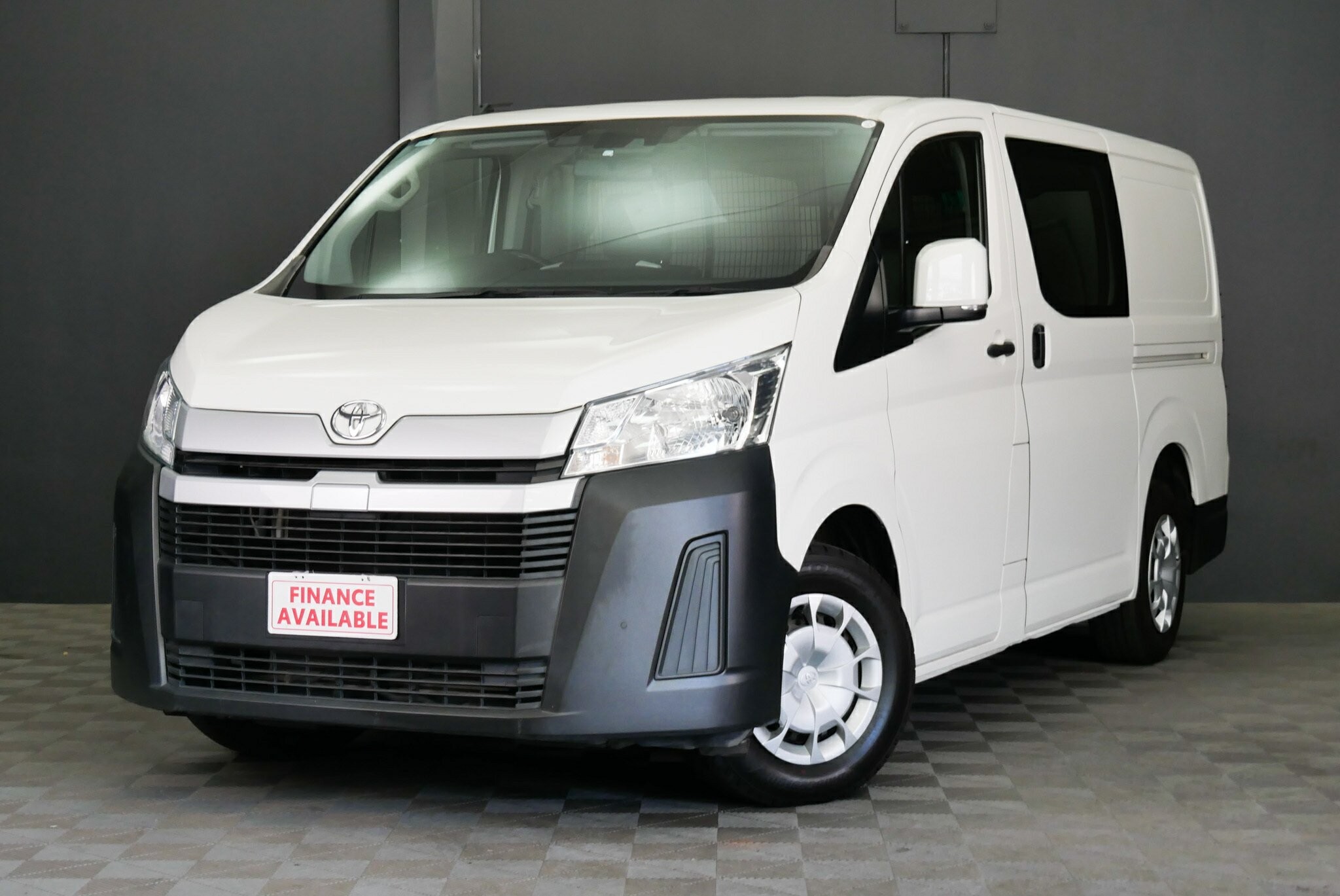 Toyota Hiace image 3