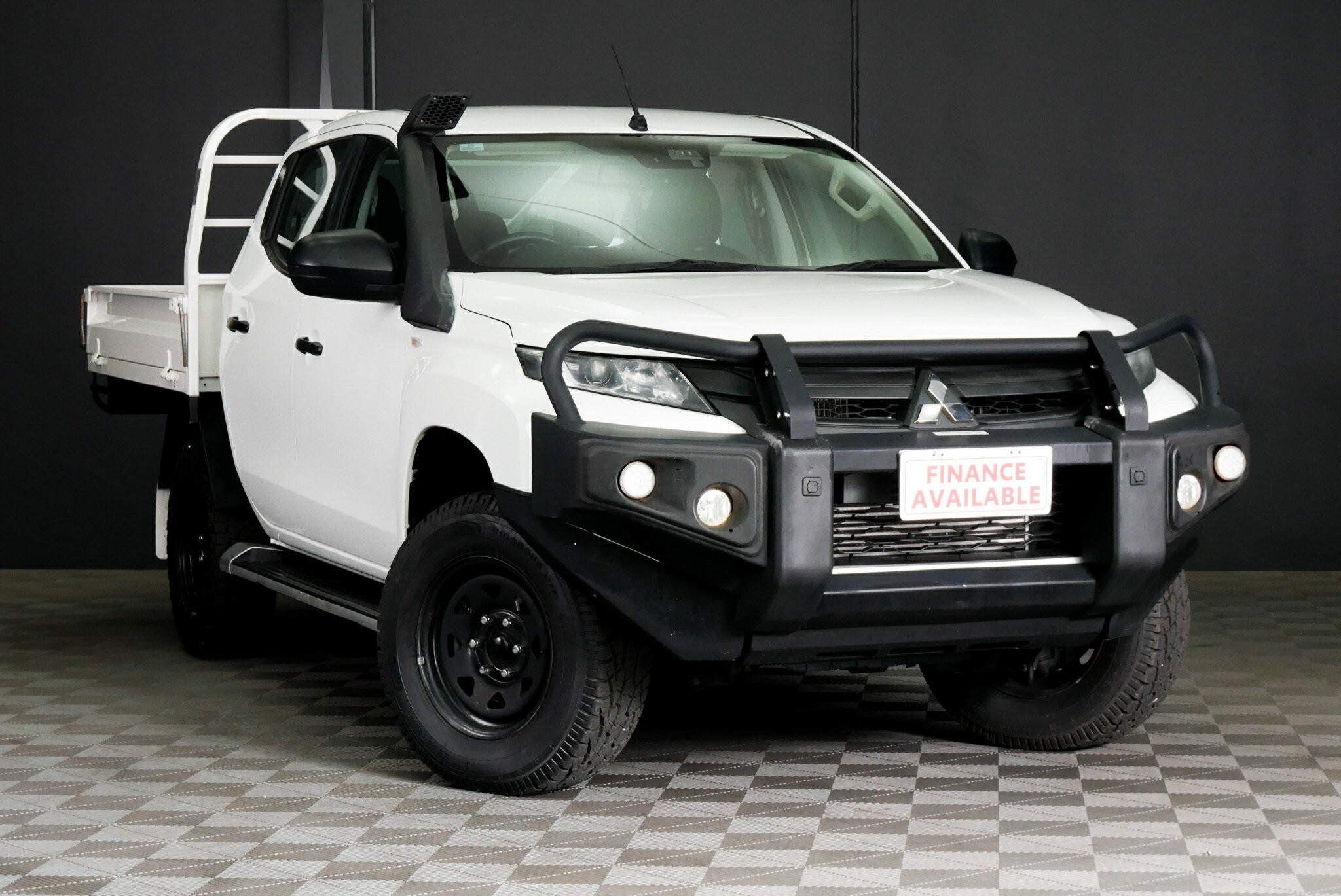 Mitsubishi Triton image 1