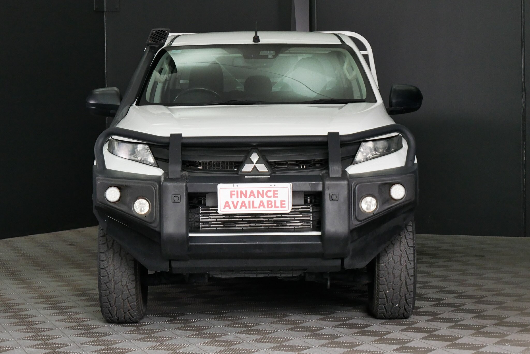 Mitsubishi Triton image 2