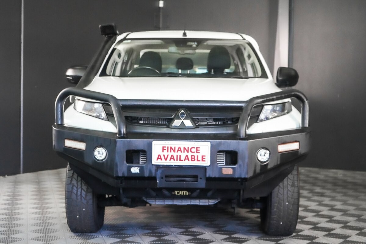 Mitsubishi Triton image 3