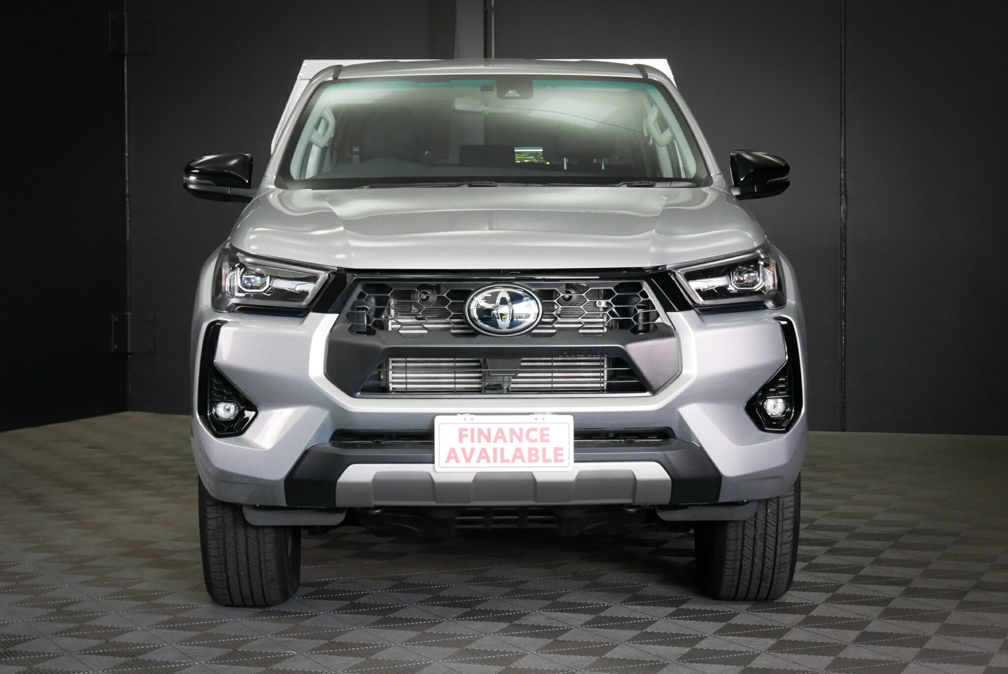Toyota Hilux image 2