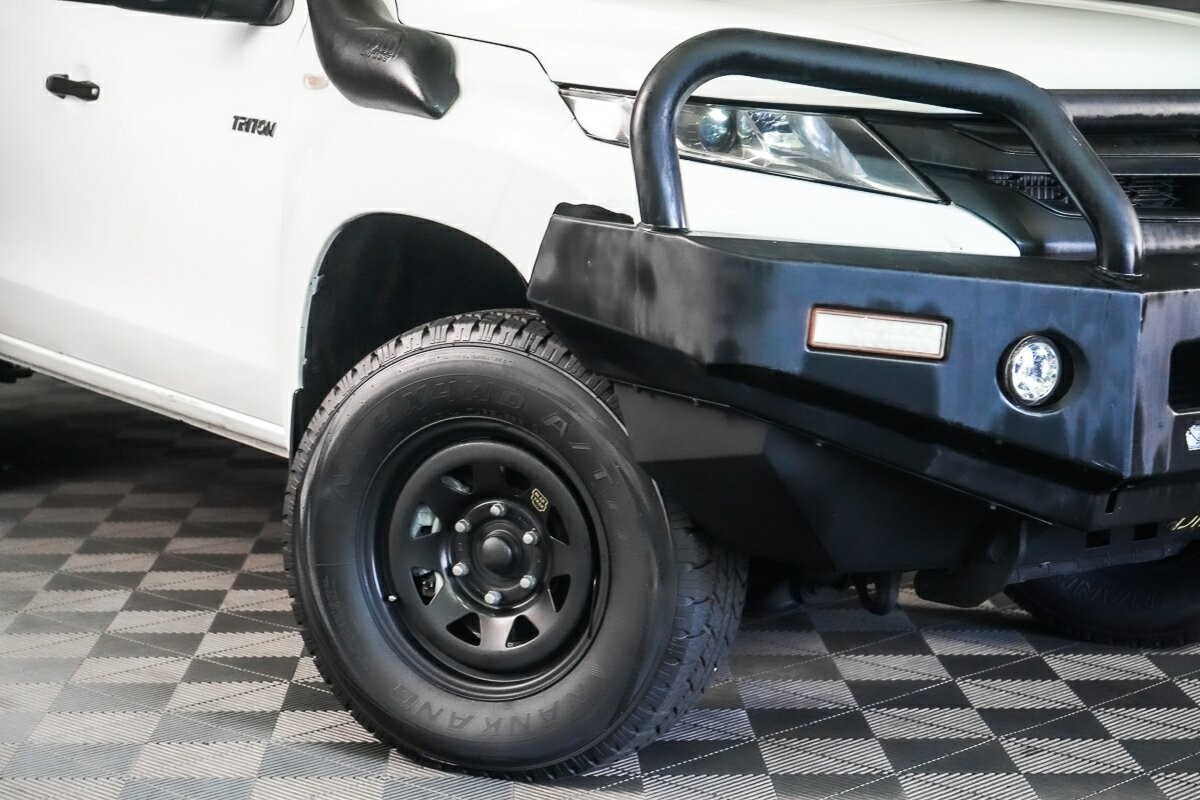 Mitsubishi Triton image 2