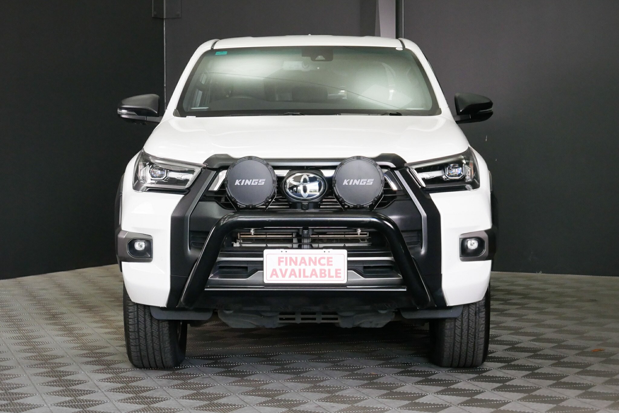 Toyota Hilux image 2