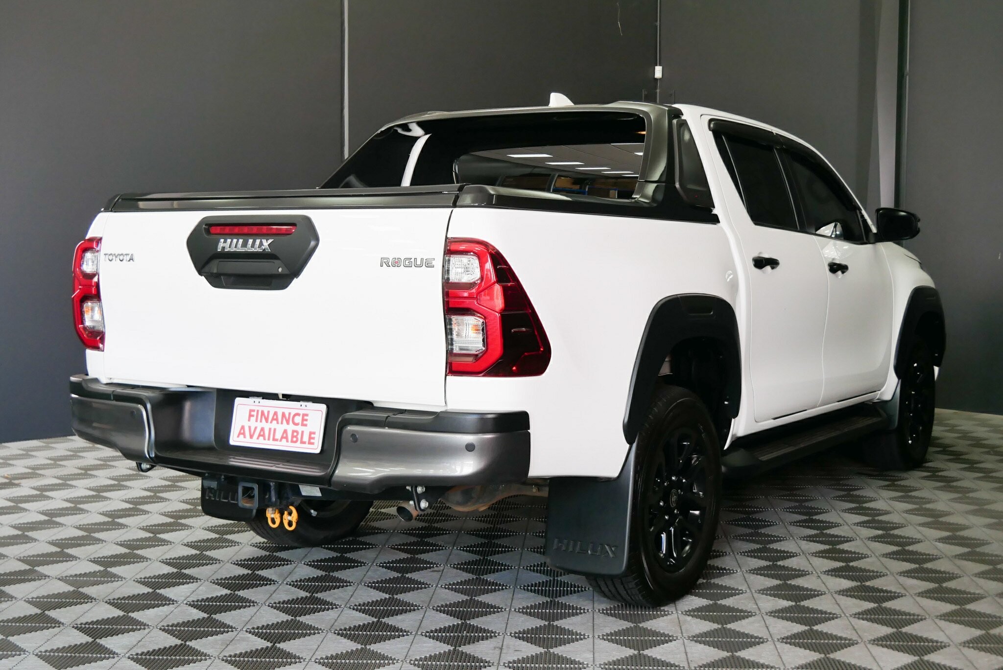 Toyota Hilux image 4