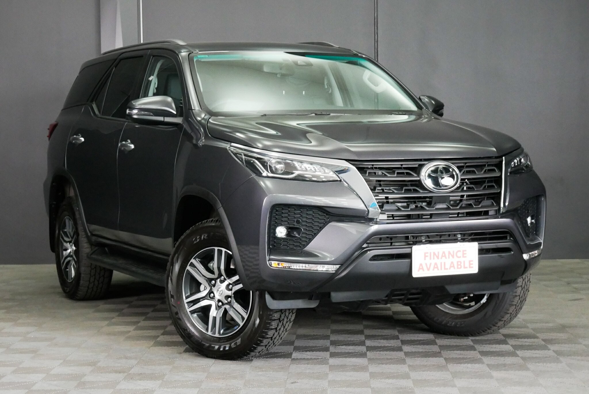 Toyota Fortuner image 1