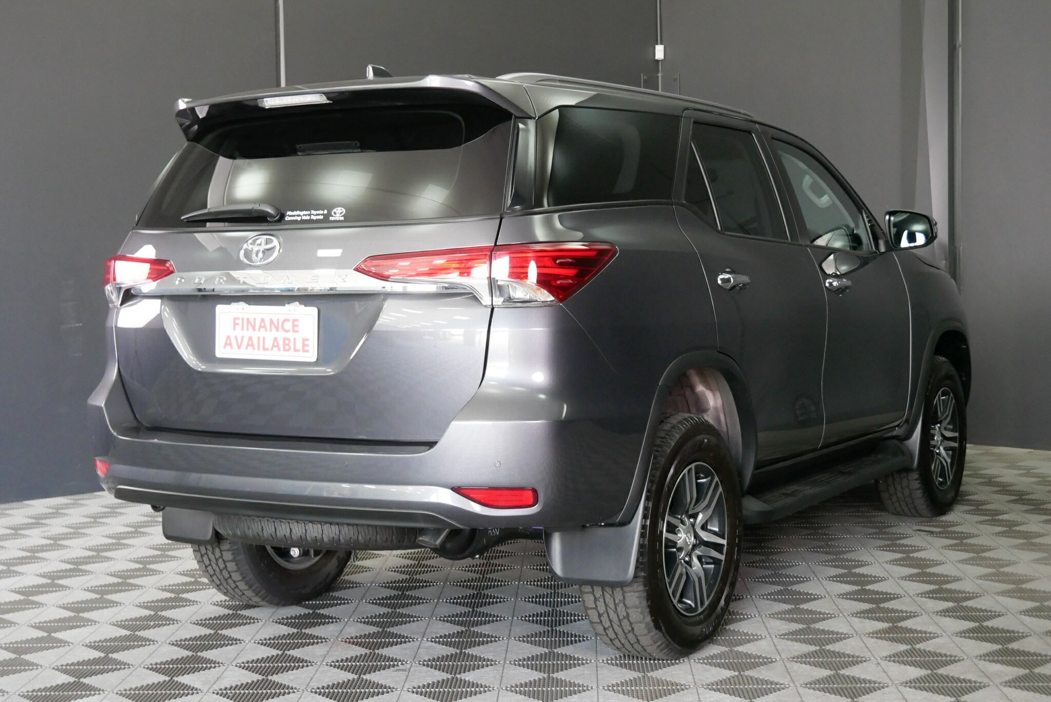 Toyota Fortuner image 4