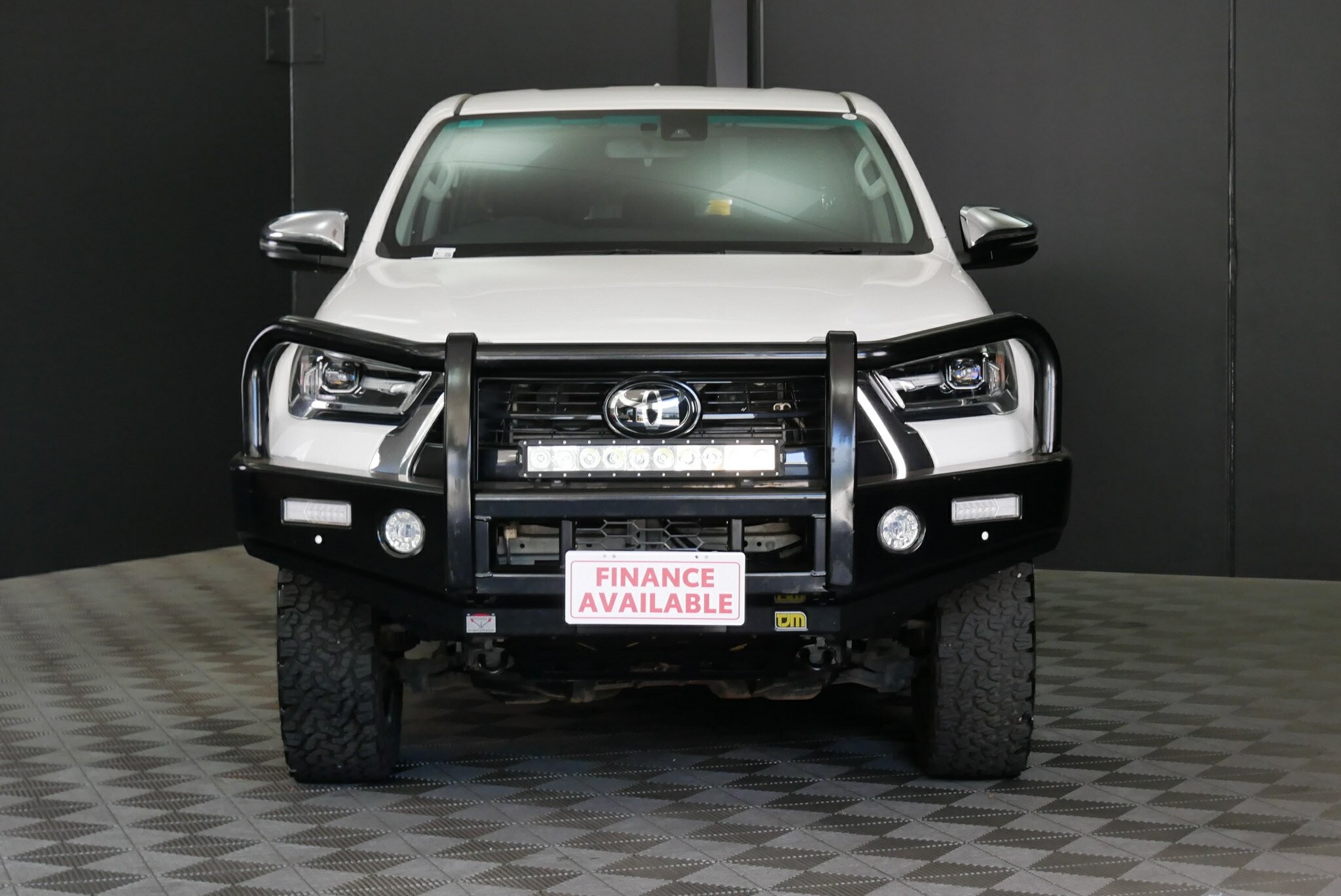 Toyota Hilux image 2