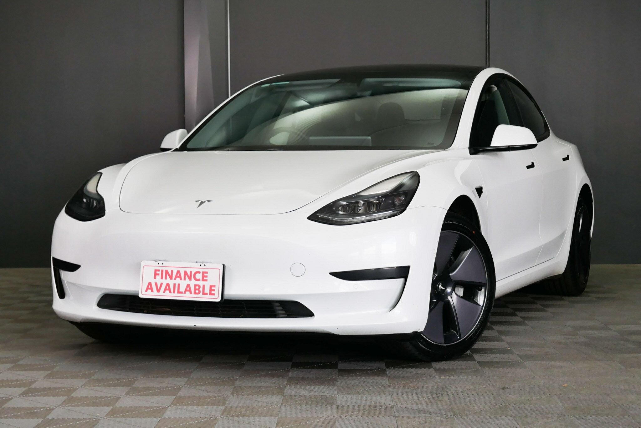 Tesla Model 3 image 3