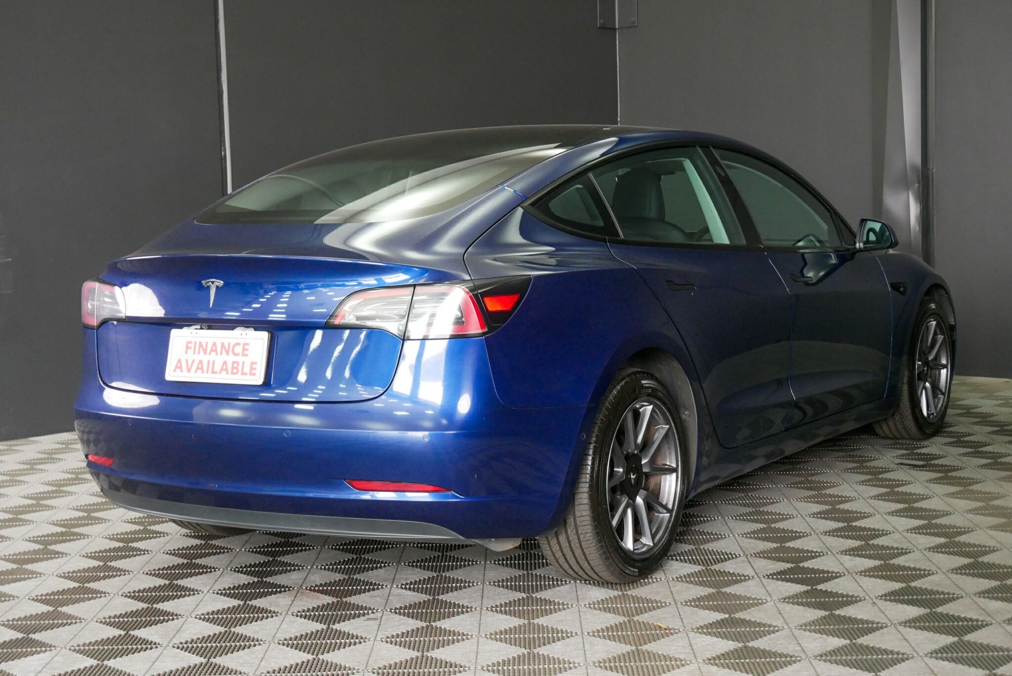 Tesla Model 3 image 4