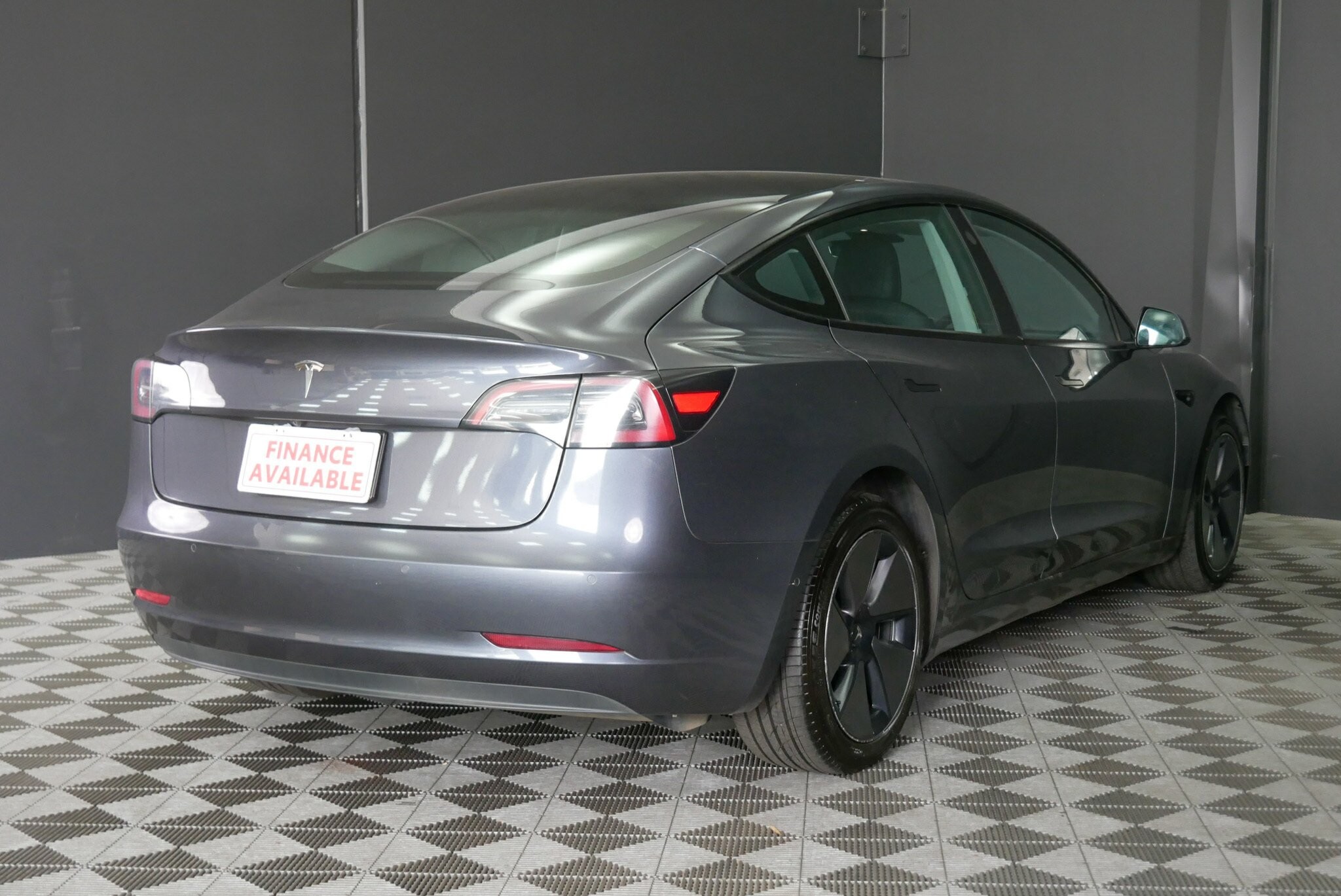 Tesla Model 3 image 4