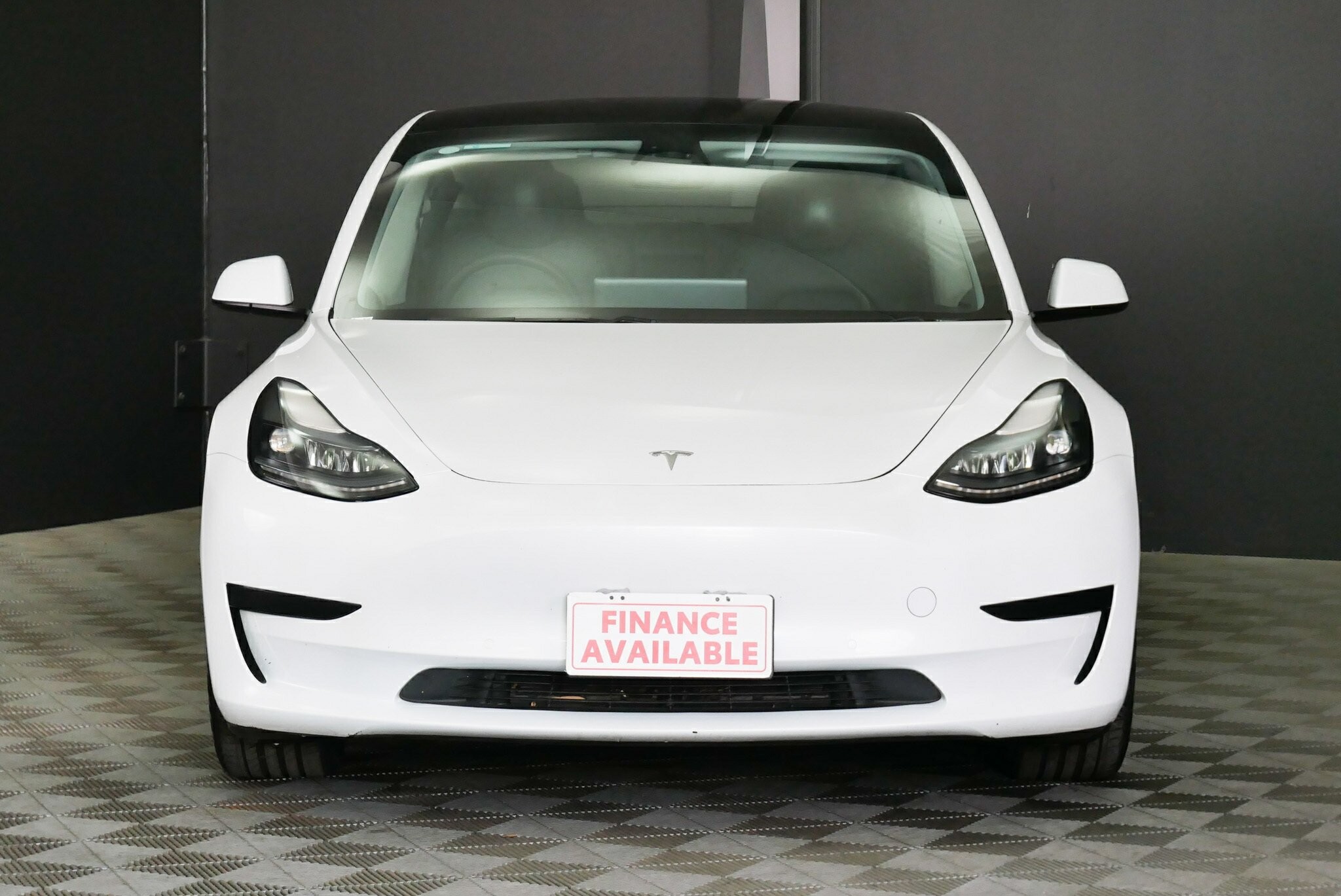 Tesla Model 3 image 2