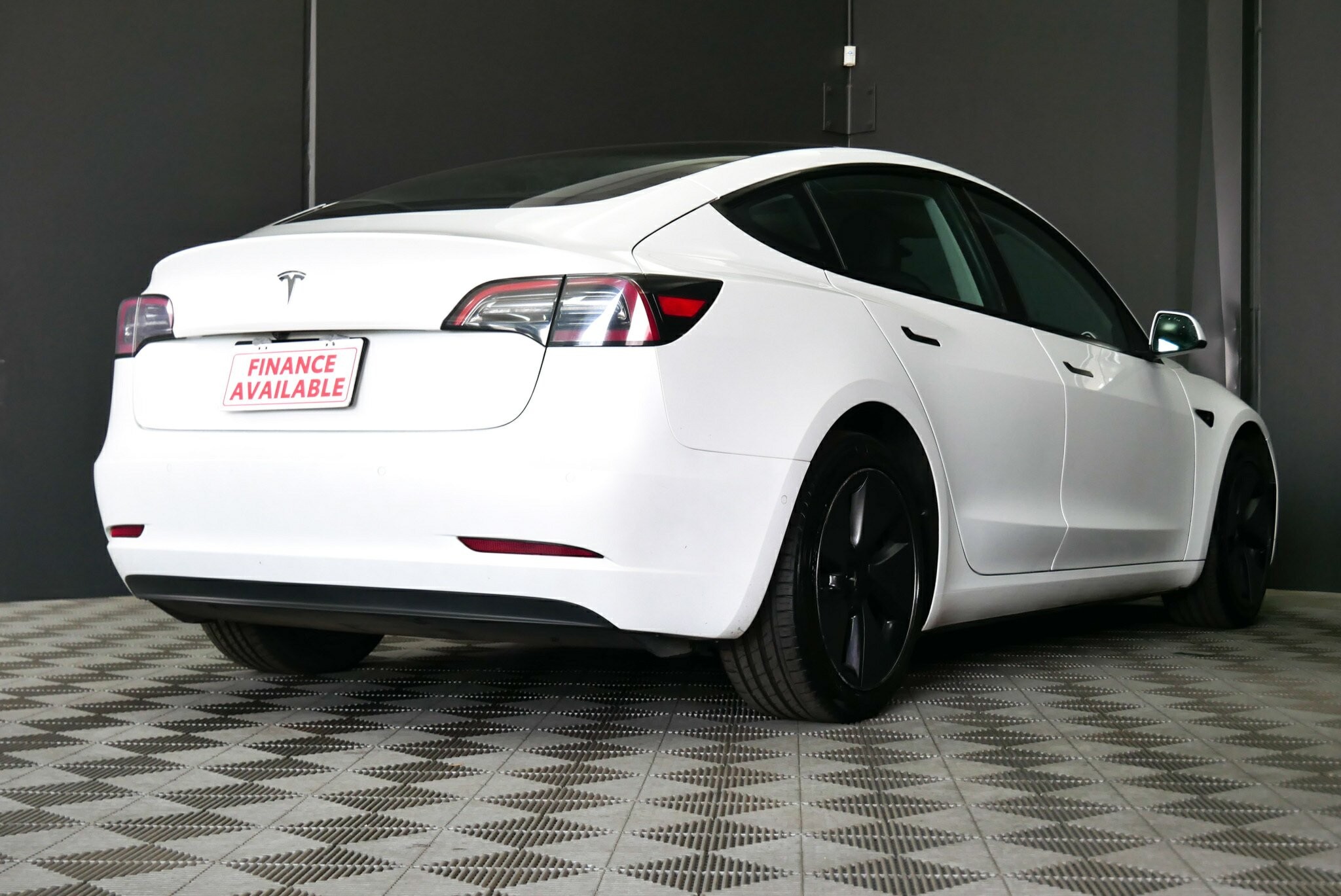 Tesla Model 3 image 4