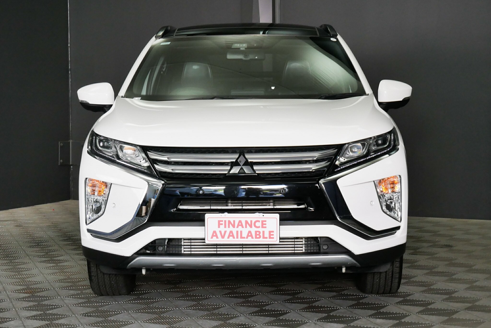 Mitsubishi Eclipse Cross image 2