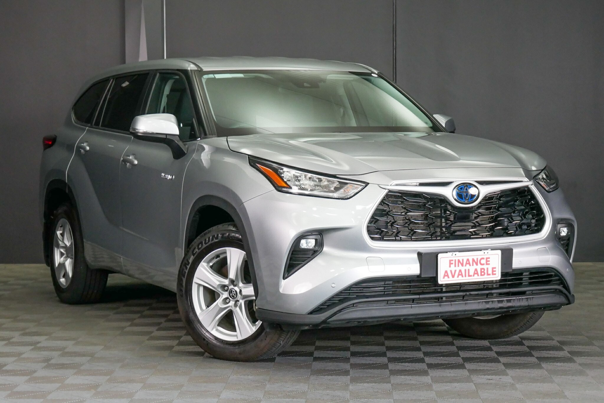 Toyota Kluger image 1