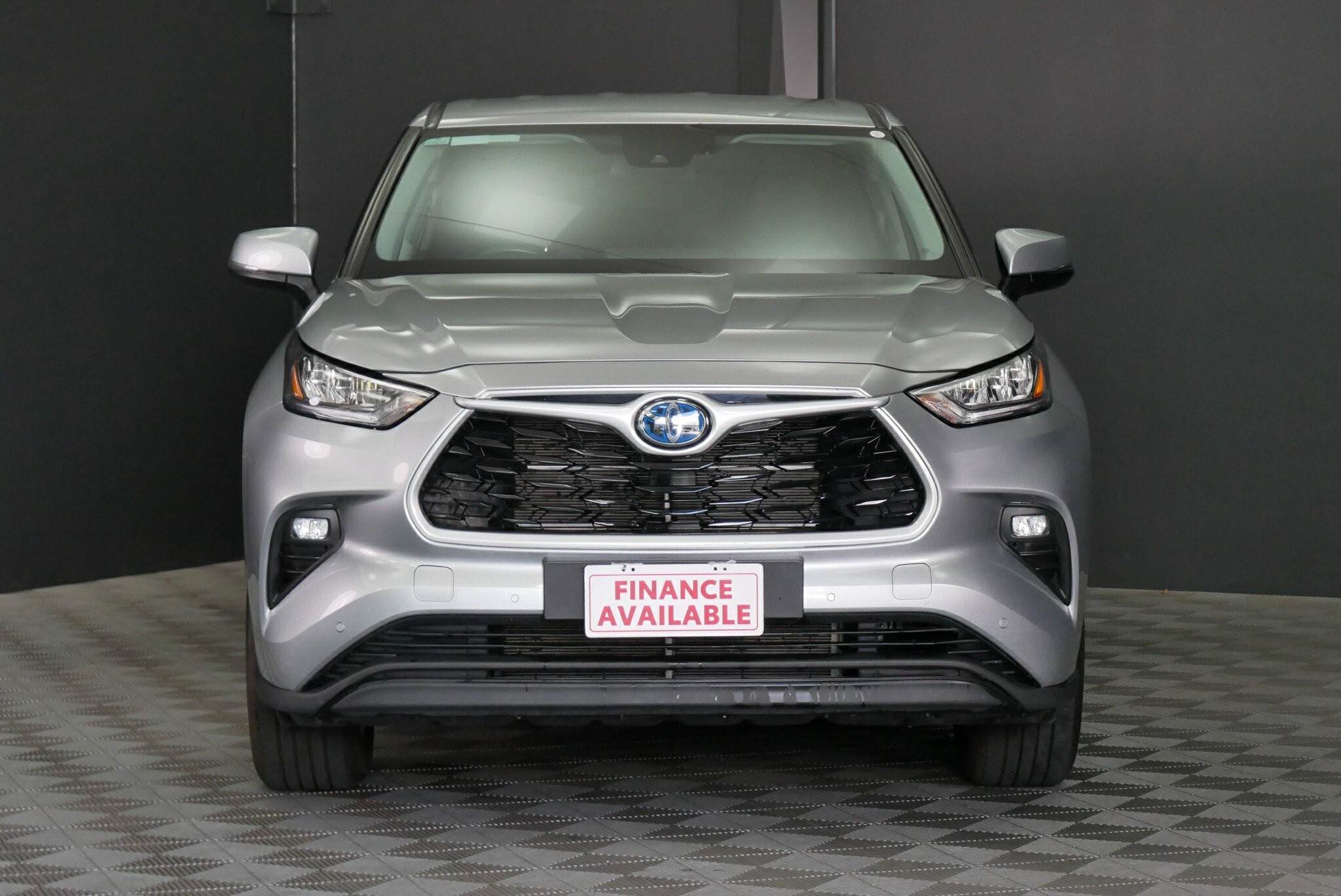 Toyota Kluger image 2