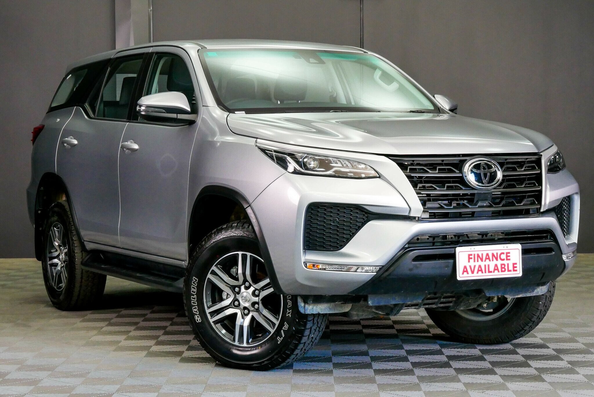 Toyota Fortuner image 1