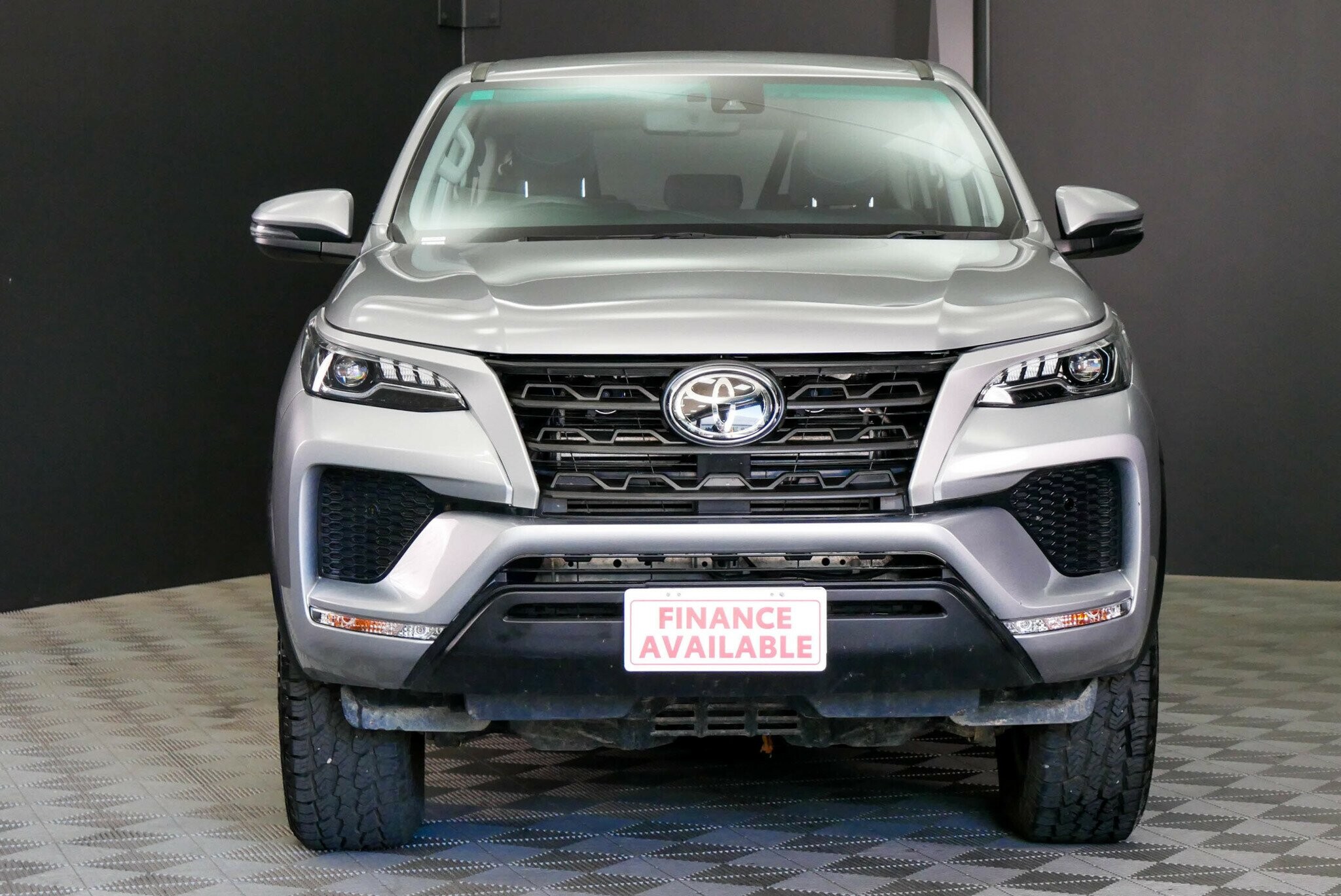 Toyota Fortuner image 2