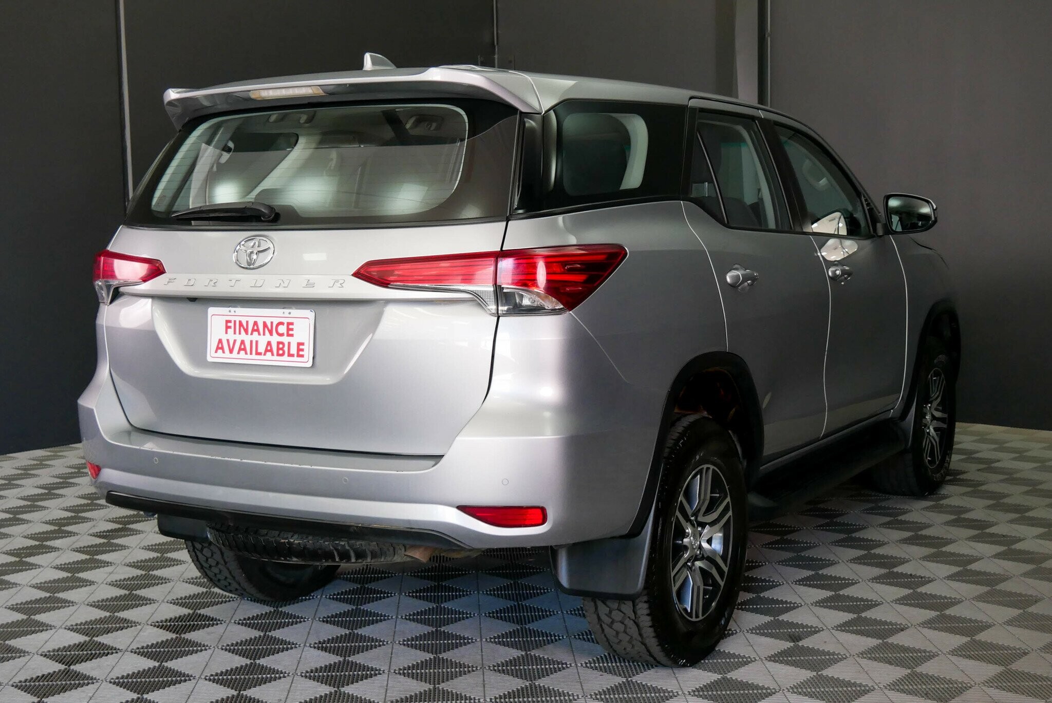 Toyota Fortuner image 4