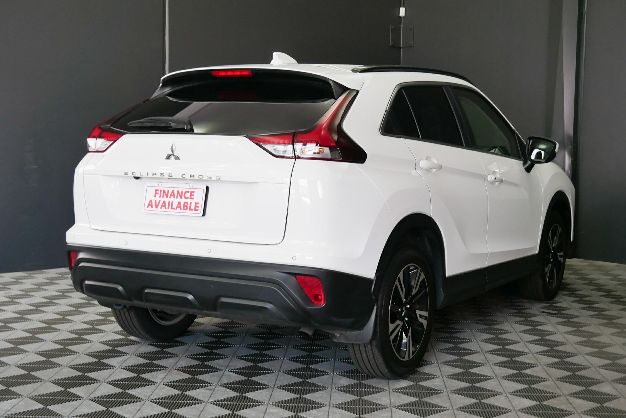 Mitsubishi Eclipse Cross image 4
