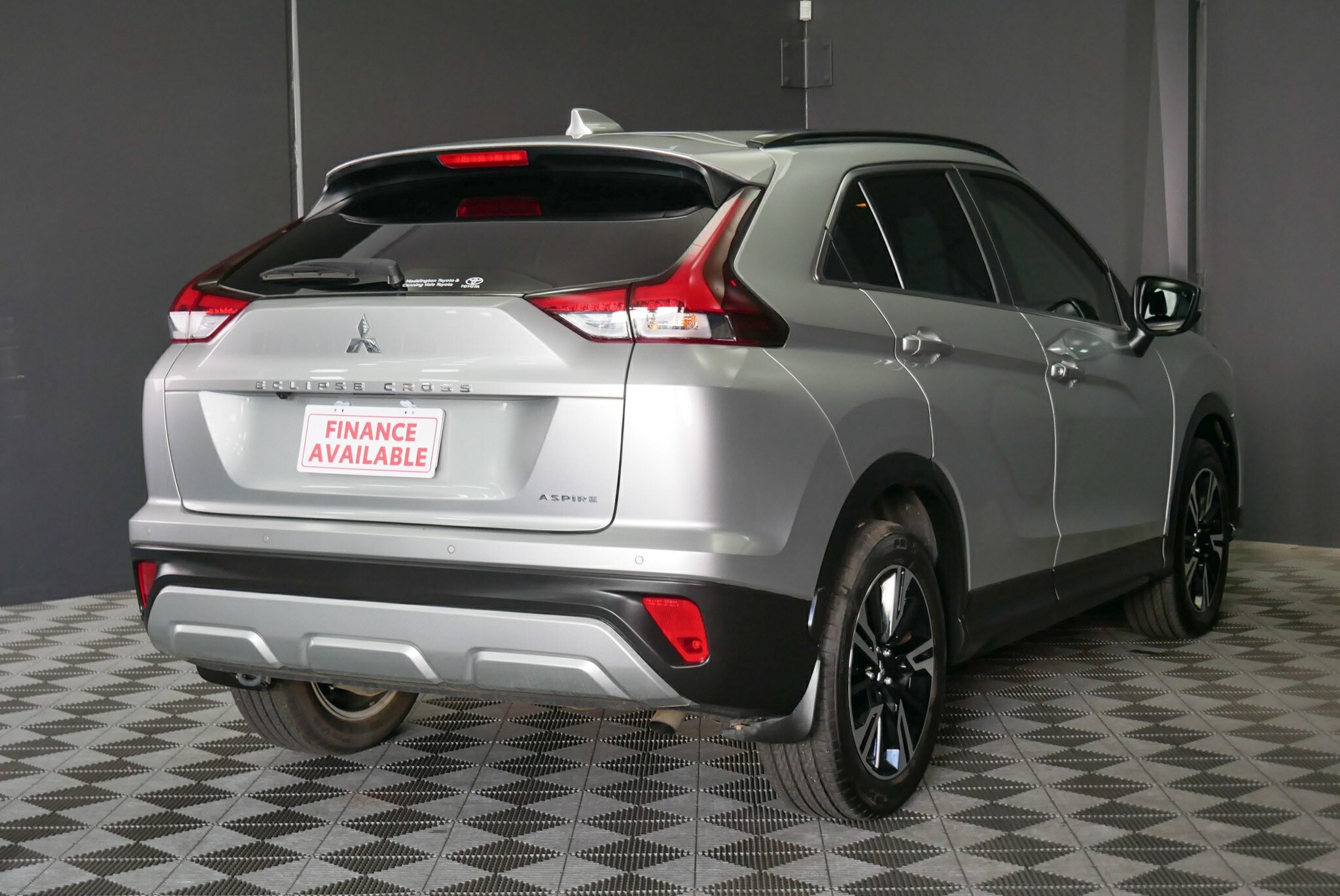 Mitsubishi Eclipse Cross image 4