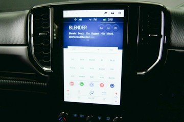 https://vehicle-cdn.autoleague.cloud/30640_U110188_12.jpg