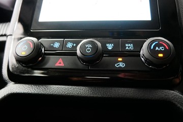https://vehicle-cdn.autoleague.cloud/30640_U110188_14.jpg