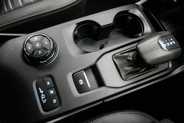https://vehicle-cdn.autoleague.cloud/30640_U110188_15.jpg