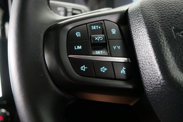 https://vehicle-cdn.autoleague.cloud/30640_U110188_16.jpg