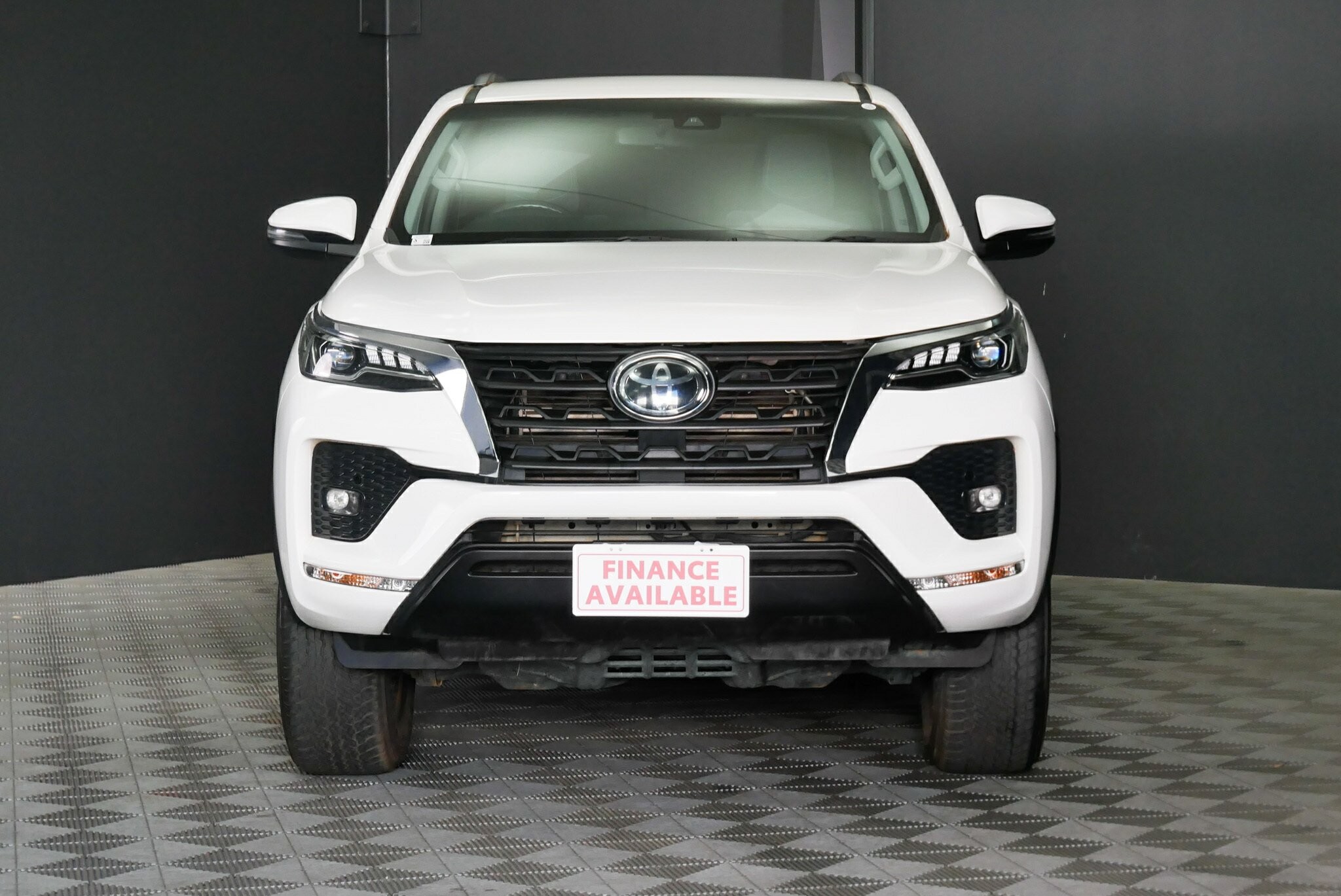 Toyota Fortuner image 2