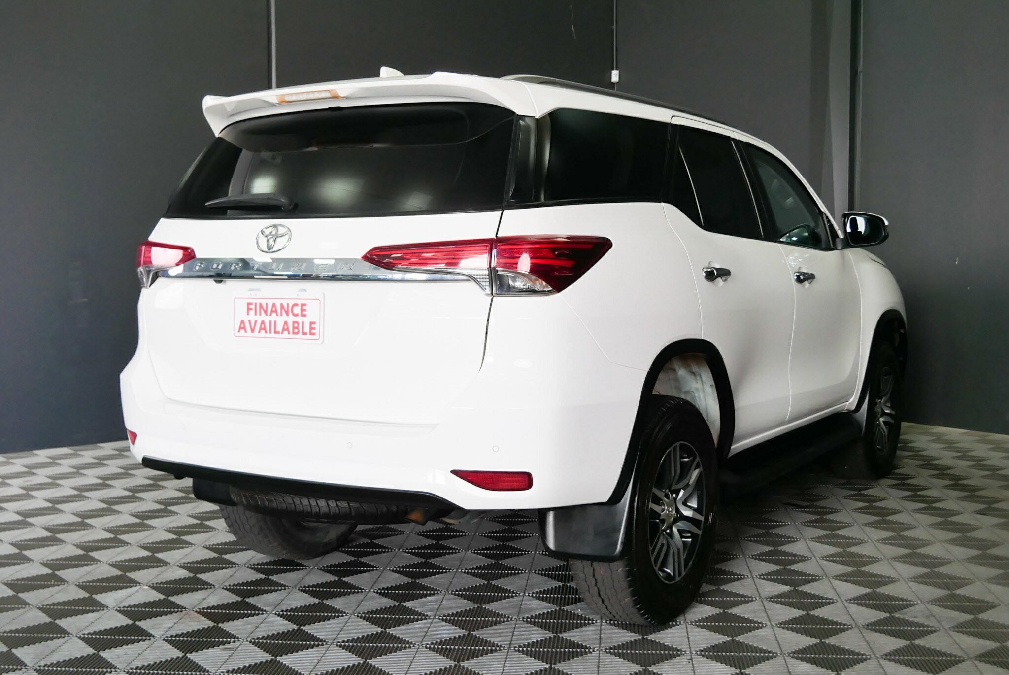 Toyota Fortuner image 4