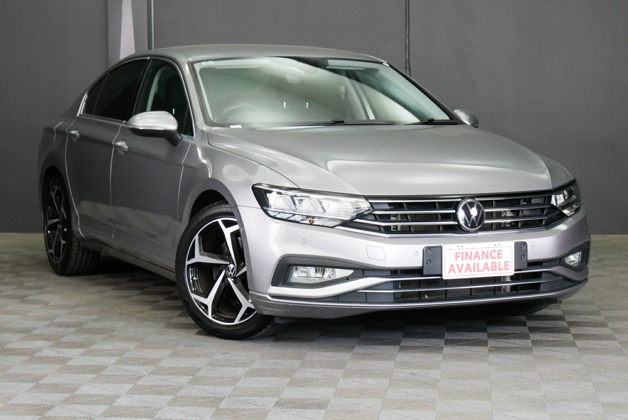 Volkswagen Passat image 1