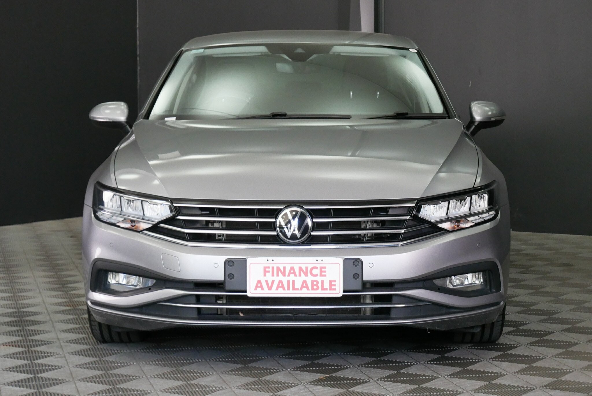 Volkswagen Passat image 2