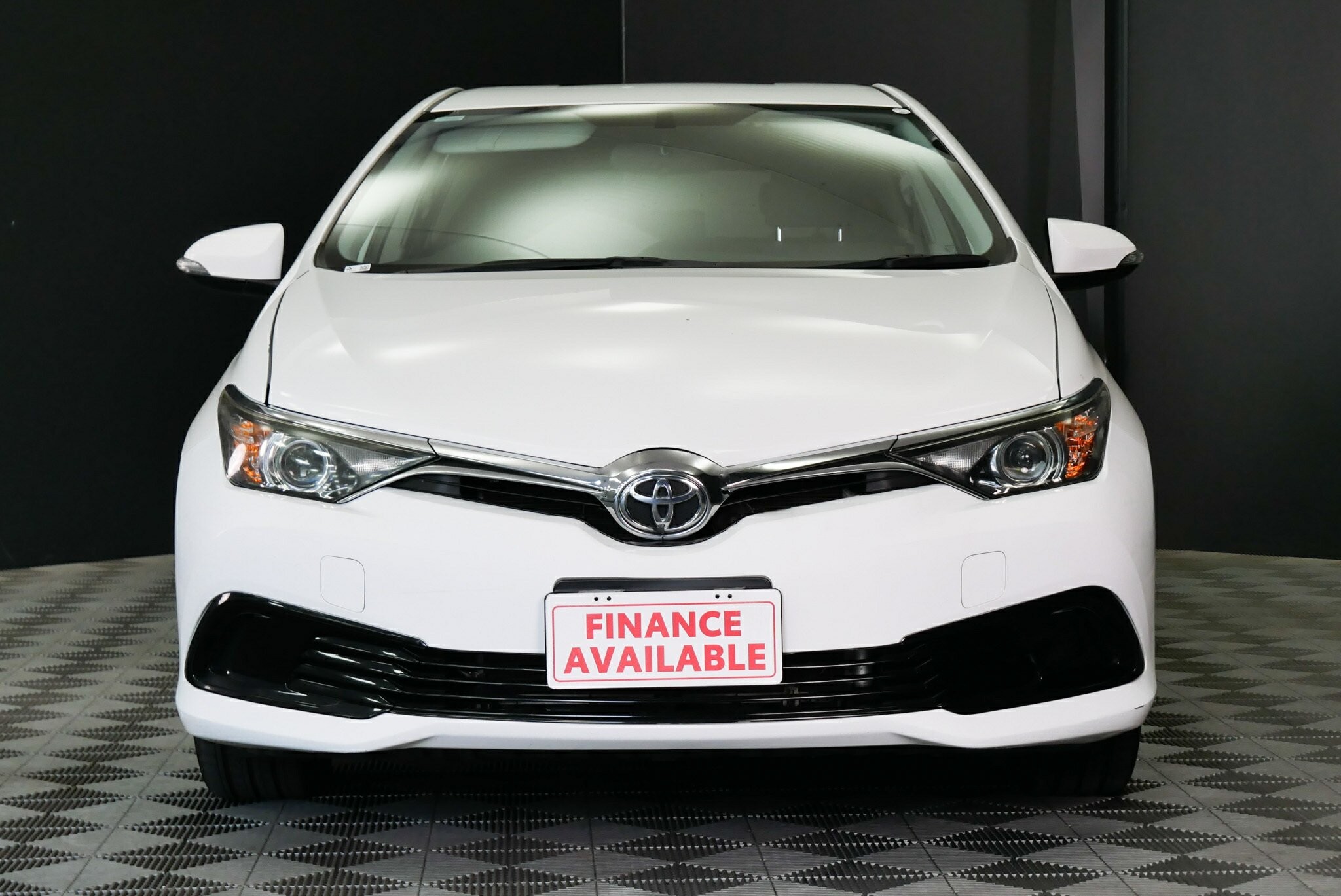 Toyota Corolla image 2