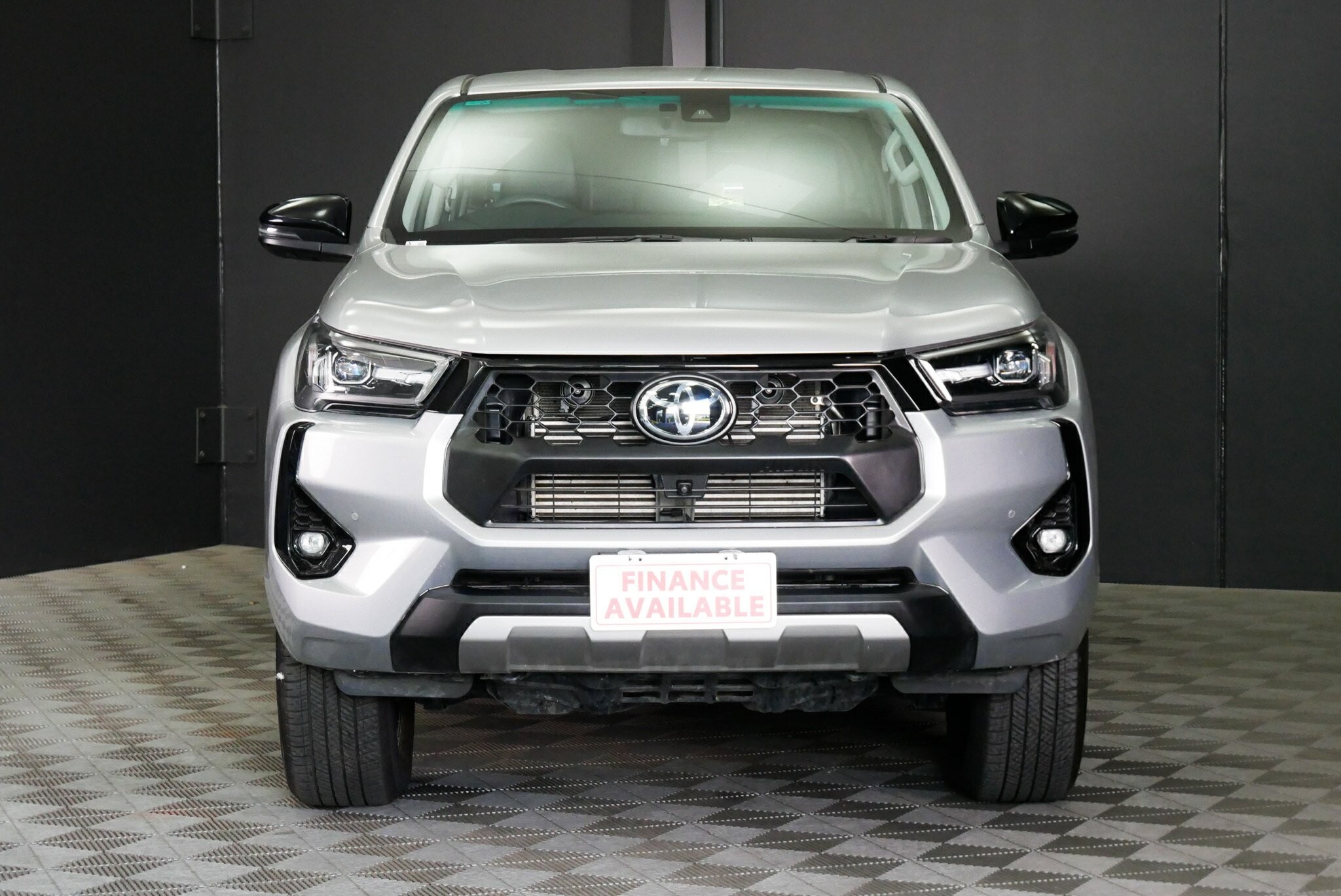 Toyota Hilux image 2