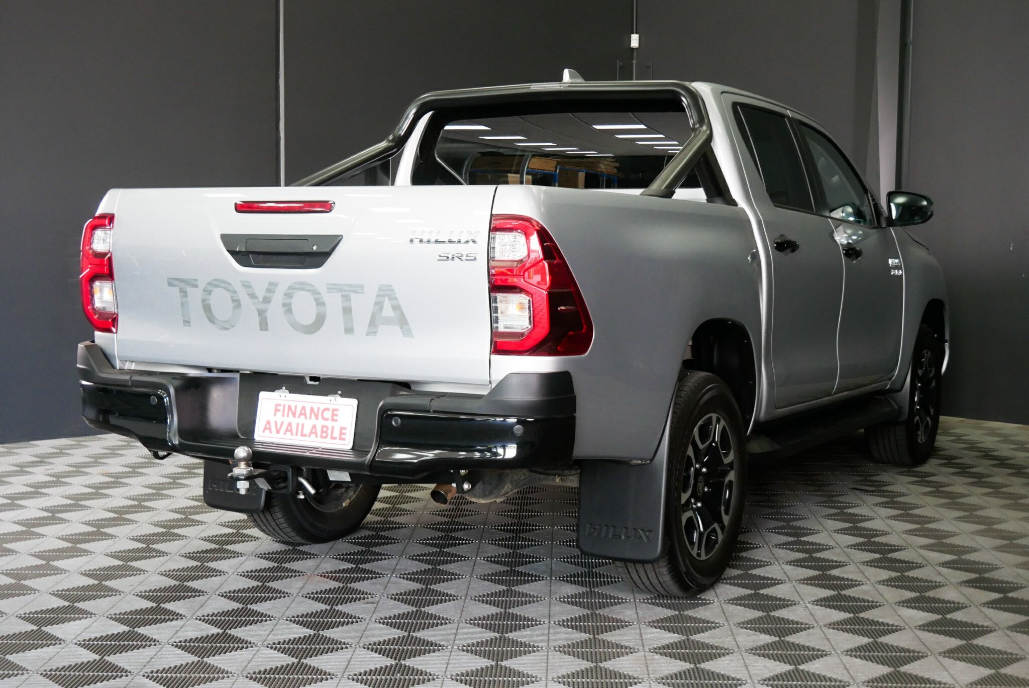 Toyota Hilux image 4