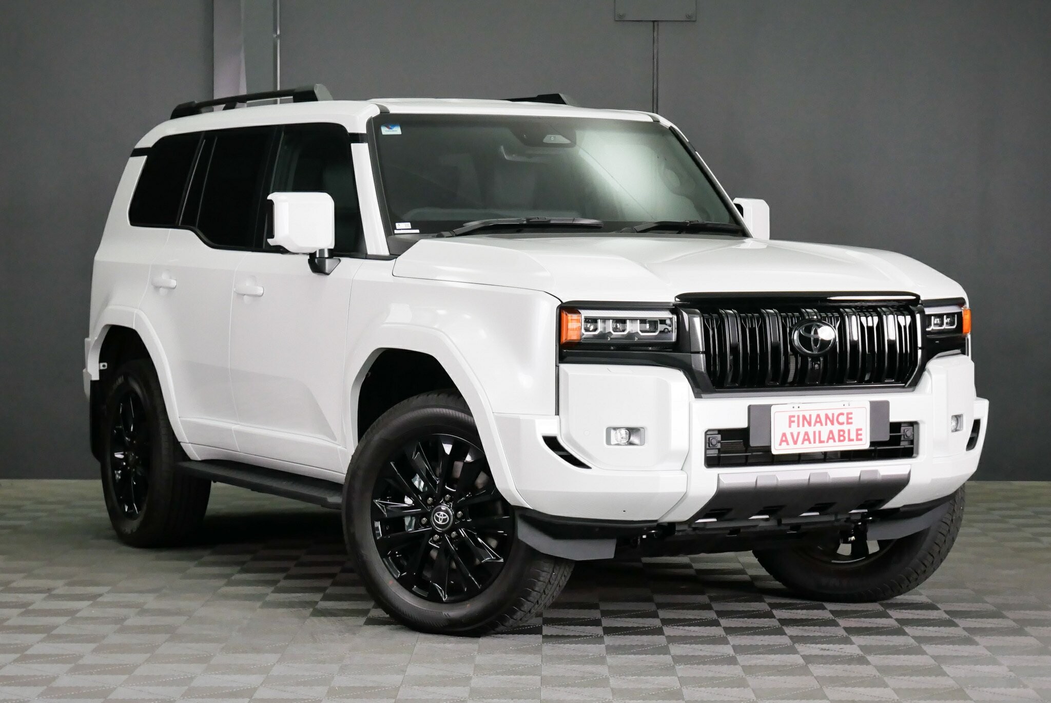 Toyota Landcruiser Prado image 1