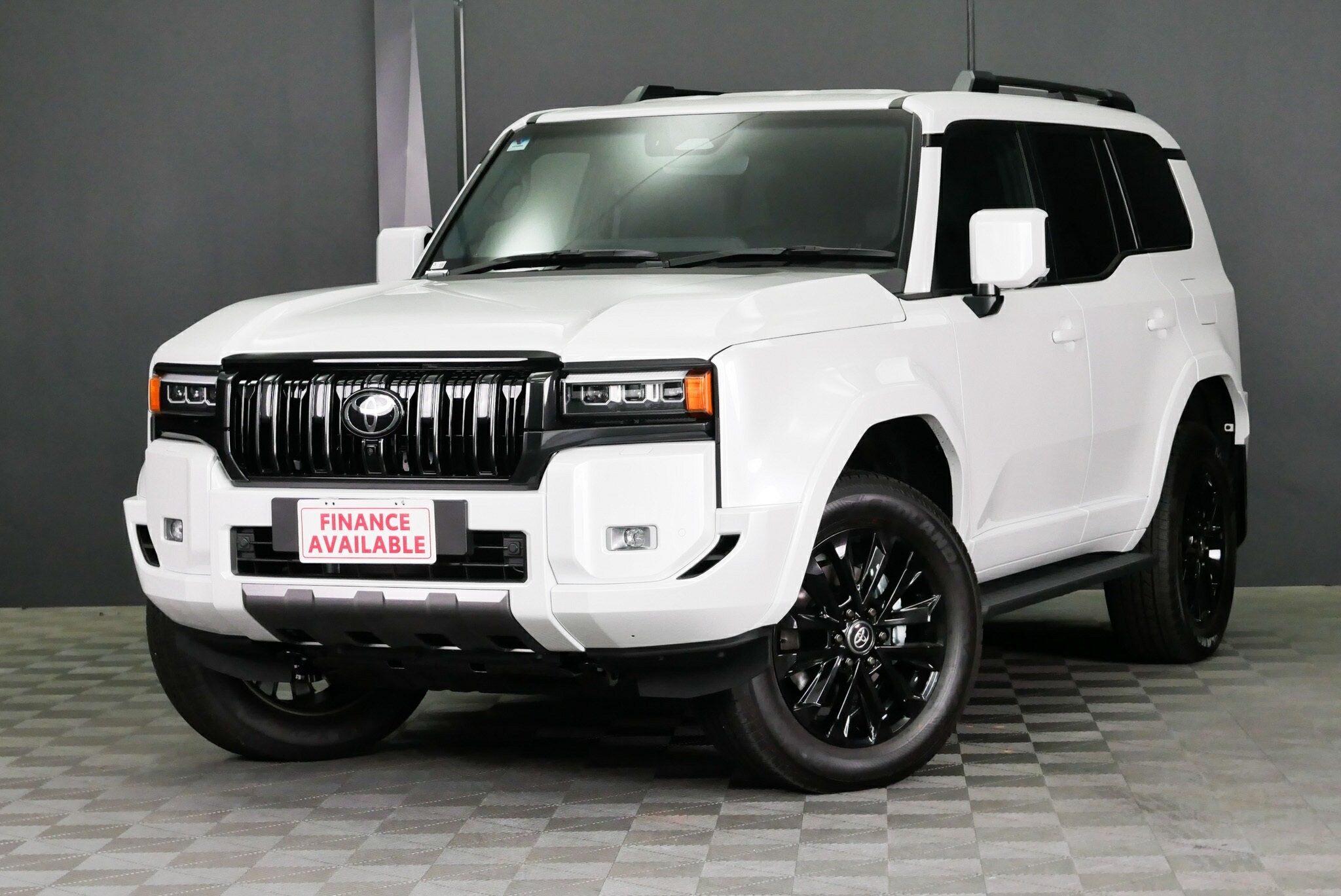 Toyota Landcruiser Prado image 3
