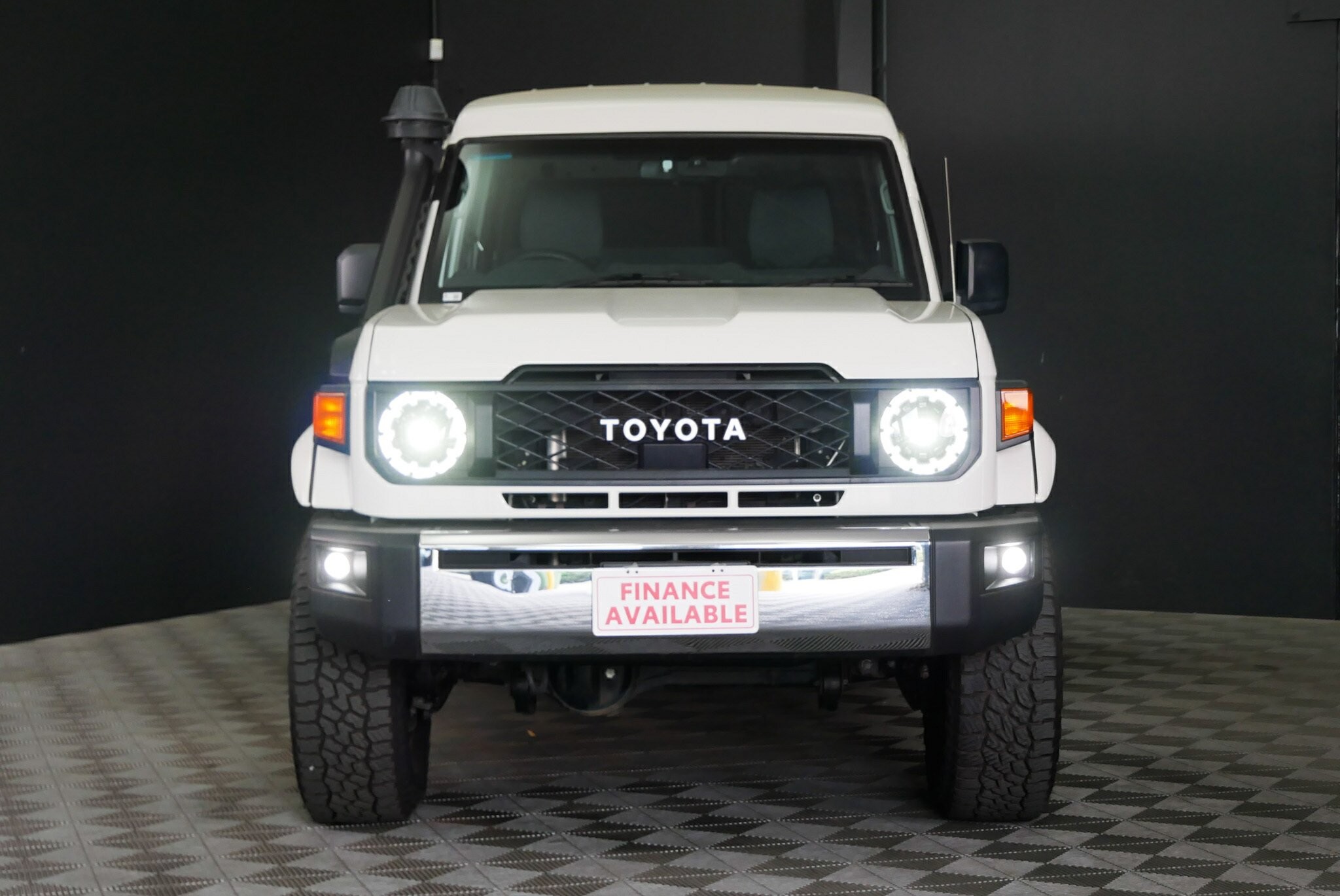 Toyota Landcruiser image 2