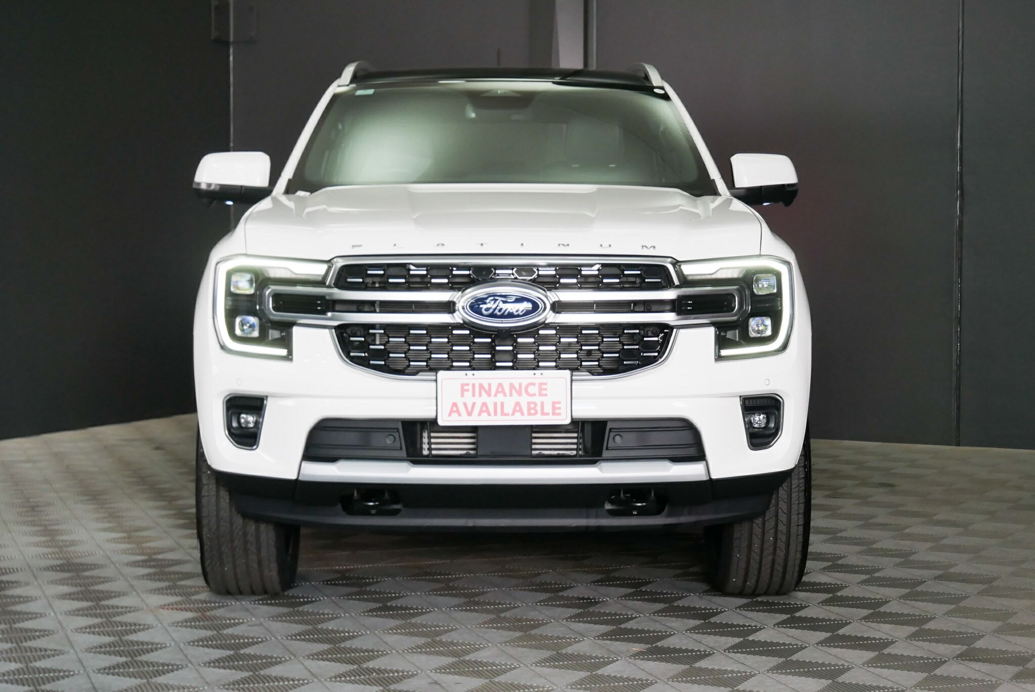 Ford Everest image 2