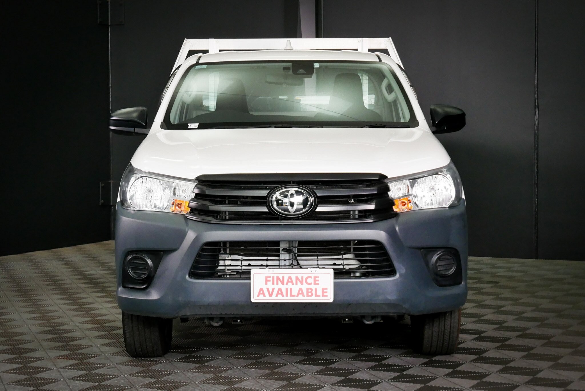 Toyota Hilux image 2