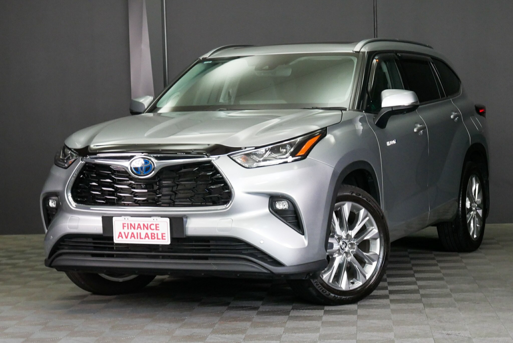 Toyota Kluger image 3